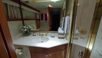 Yacht LOOSE ENDS -  Double Bathroom